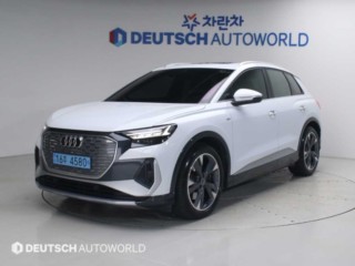 Q4 e-트론 Q4